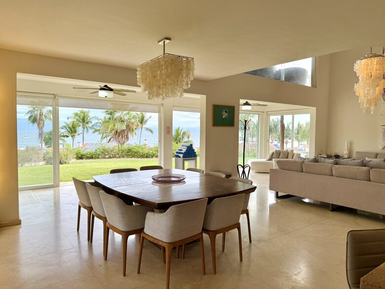 Ocean-View Villa in Punta Pelícanos - Cruz de Huanacaxtle, Mexico