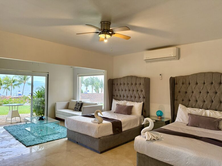Ocean-View Villa in Punta Pelícanos - Cruz de Huanacaxtle, Mexico