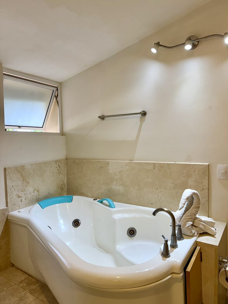 Ocean-View Villa in Punta Pelícanos - Cruz de Huanacaxtle, Mexico
