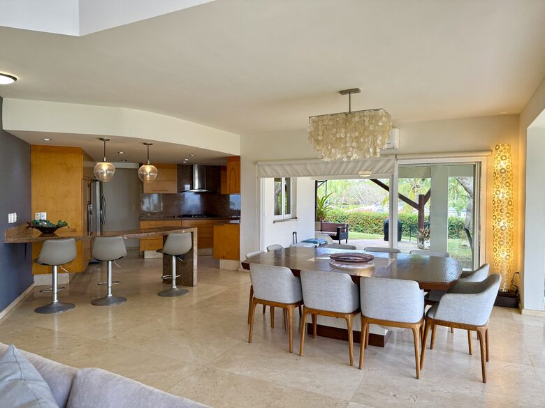 Ocean-View Villa in Punta Pelícanos - Cruz de Huanacaxtle, Mexico
