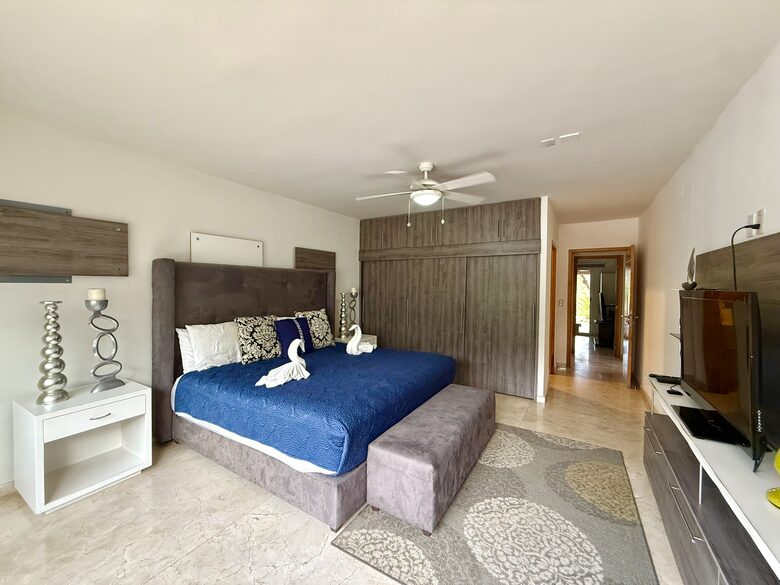 Ocean-View Villa in Punta Pelícanos - Cruz de Huanacaxtle, Mexico