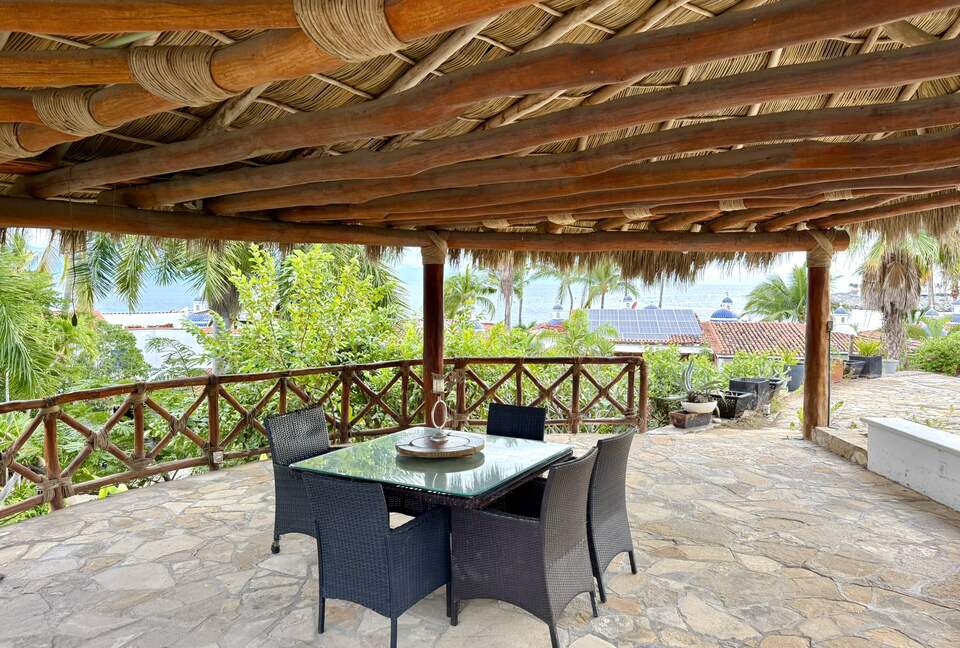 Ocean-View Villa in Punta Pelícanos - Cruz de Huanacaxtle, Mexico
