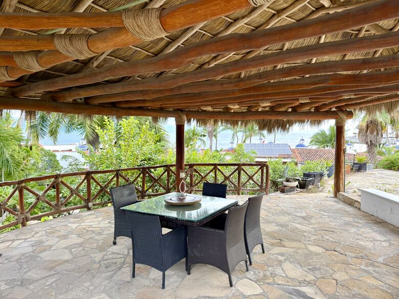 Ocean-View Villa in Punta Pelícanos - Cruz de Huanacaxtle, Mexico