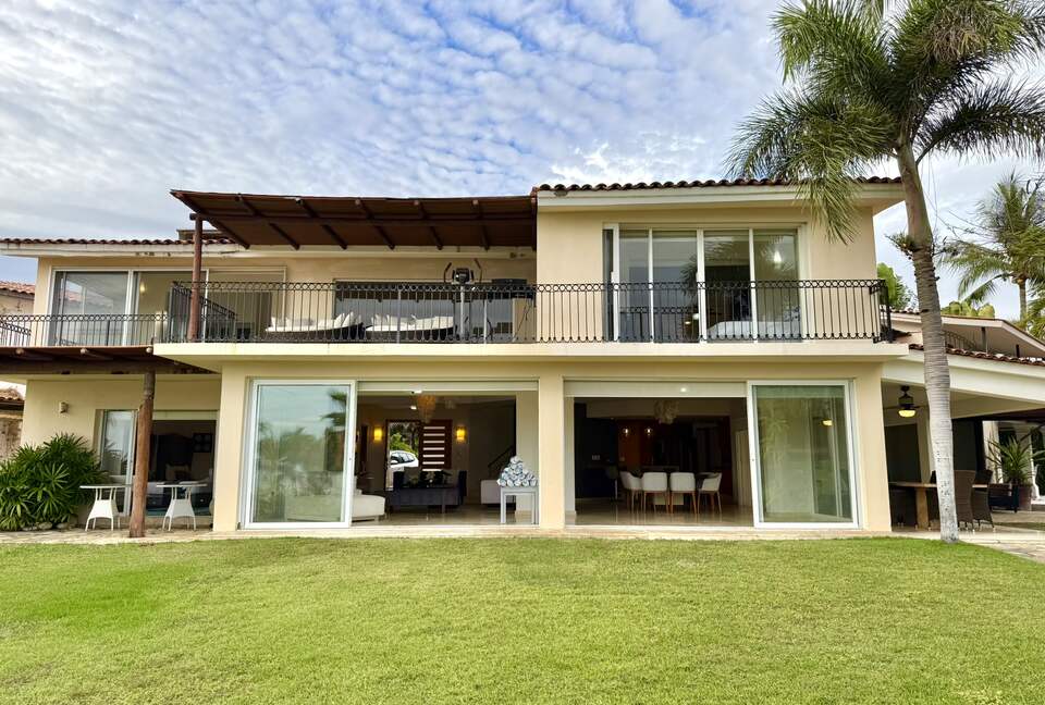 Ocean-View Villa in Punta Pelícanos - Cruz de Huanacaxtle, Mexico