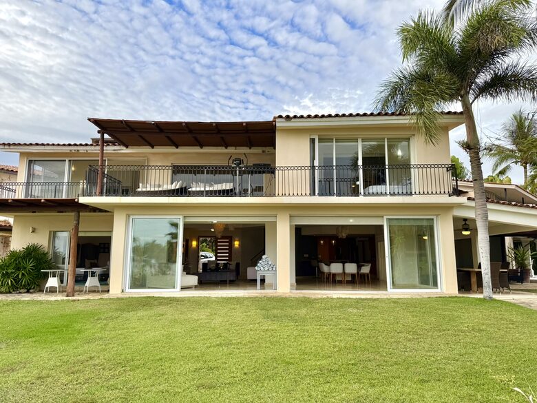 Ocean-View Villa in Punta Pelícanos - Cruz de Huanacaxtle, Mexico