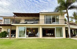 Ocean-View Villa in Punta Pelícanos - Cruz de Huanacaxtle, Mexico