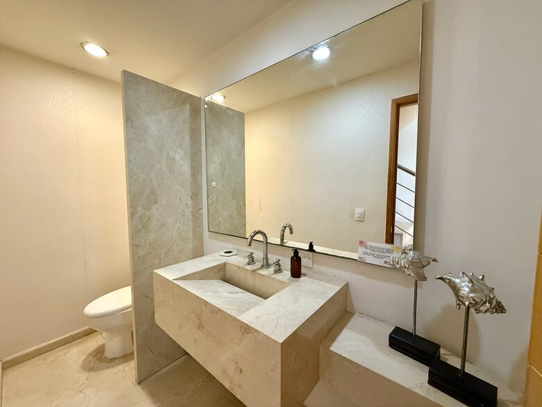 Ocean-View Villa in Punta Pelícanos - Cruz de Huanacaxtle, Mexico