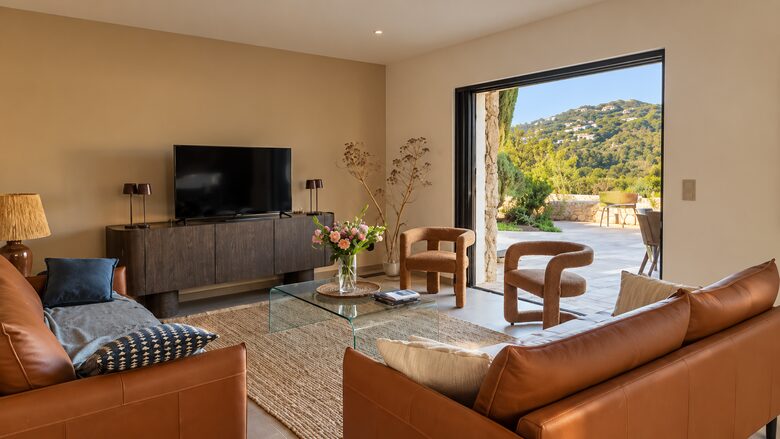 Contemporary Corsican Retreat near Saint Cyprien - Cirendinu, France