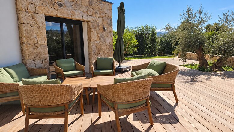 Contemporary Corsican Retreat near Saint Cyprien - Cirendinu, France