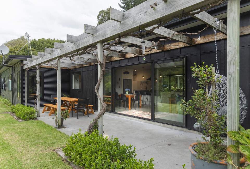 Contemporary Retreat in Matokitoki Valley - Gisborne, New Zealand