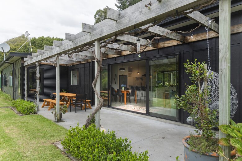 Contemporary Retreat in Matokitoki Valley - Gisborne, New Zealand