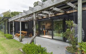 Contemporary Retreat in Matokitoki Valley - Gisborne, New Zealand