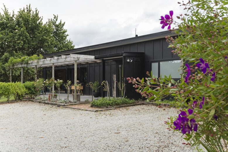 Contemporary Retreat in Matokitoki Valley - Gisborne, New Zealand