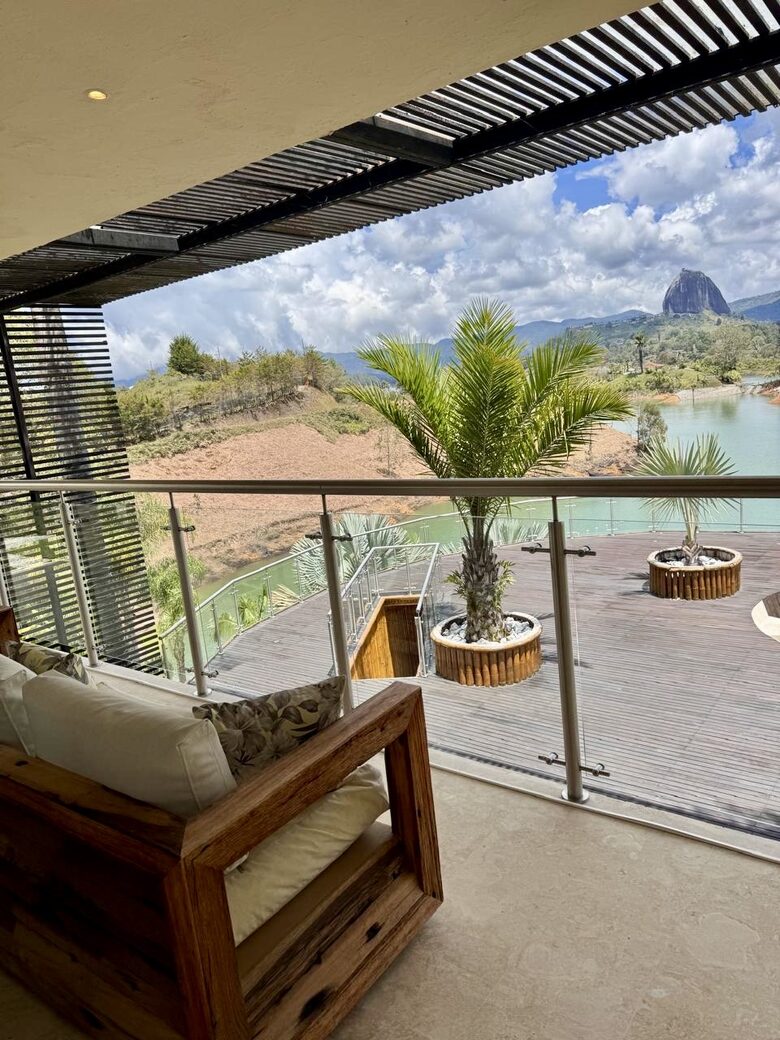 Luxury Waterfront Retreat on the Guatapé Reservoir - Guatapé, Colombia