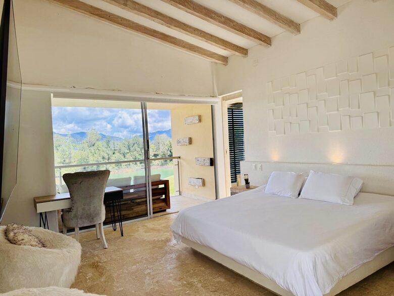 Luxury Waterfront Retreat on the Guatapé Reservoir - Guatapé, Colombia