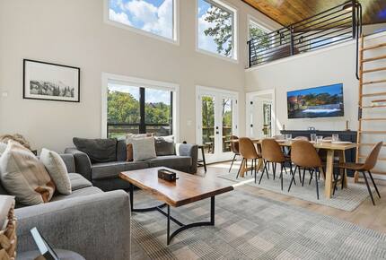 Wears Valley Cabin with Indoor Pool and Mountain Views - Sevierville, Tennessee