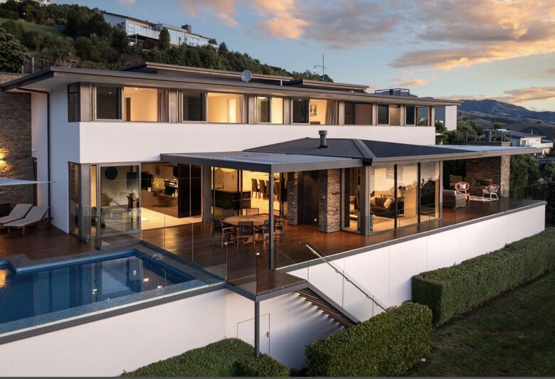 Luxury Robinsons Bay Retreat with Panoramic Harbour Views - Robinsons Bay, New Zealand