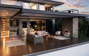 Luxury Robinsons Bay Retreat with Panoramic Harbour Views - Robinsons Bay, New Zealand