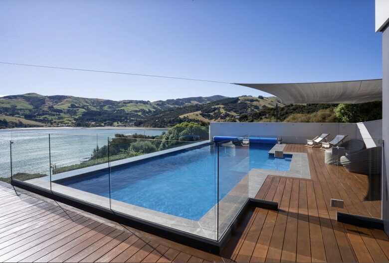 Luxury Robinsons Bay Retreat with Panoramic Harbour Views - Robinsons Bay, New Zealand
