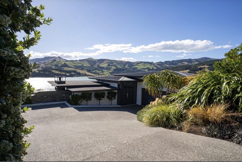 Luxury Robinsons Bay Retreat with Panoramic Harbour Views - Robinsons Bay, New Zealand