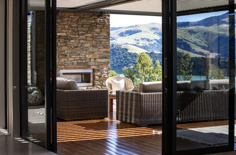 Luxury Robinsons Bay Retreat with Panoramic Harbour Views - Robinsons Bay, New Zealand