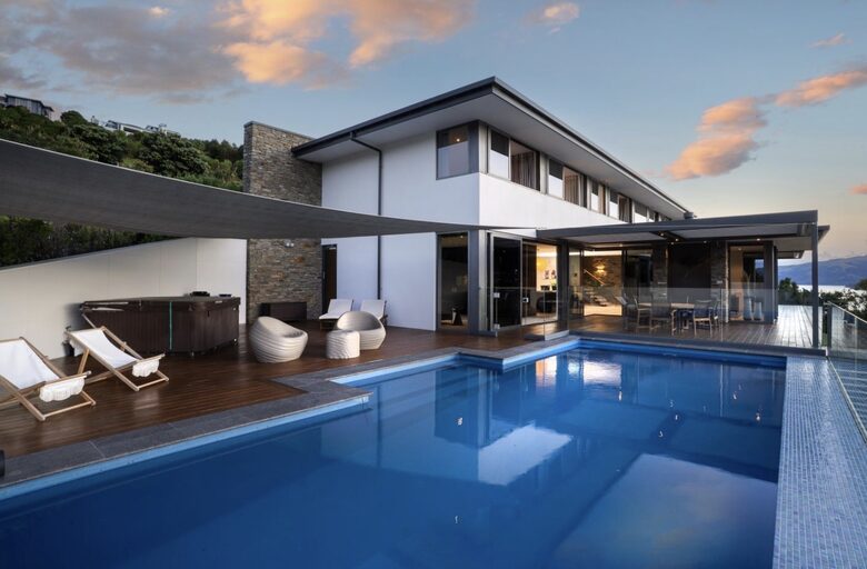 Luxury Robinsons Bay Retreat with Panoramic Harbour Views - Robinsons Bay, New Zealand