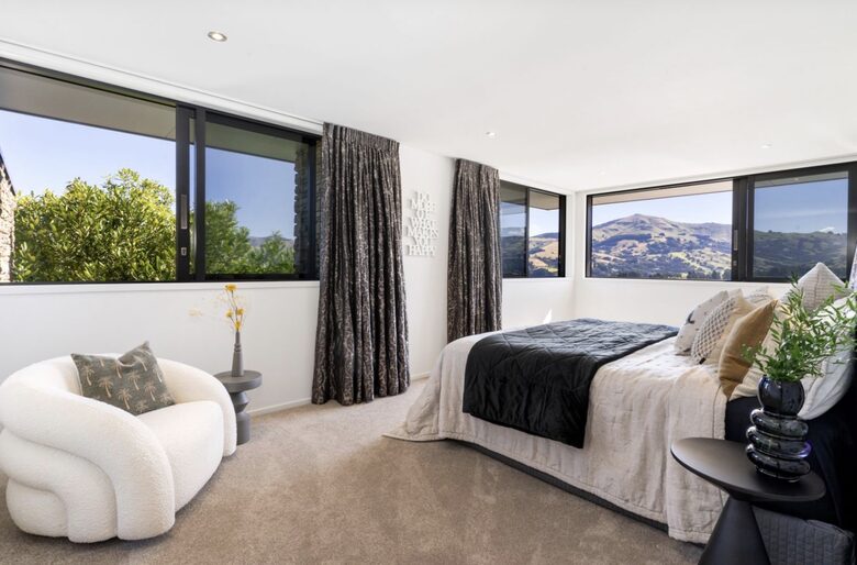 Luxury Robinsons Bay Retreat with Panoramic Harbour Views - Robinsons Bay, New Zealand