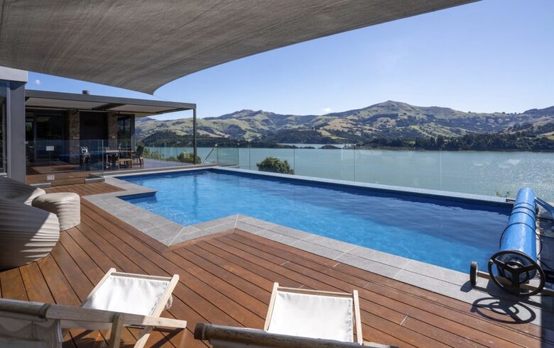 Luxury Robinsons Bay Retreat with Panoramic Harbour Views - Robinsons Bay, New Zealand