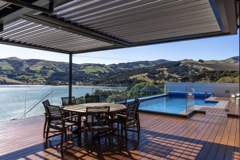 Luxury Robinsons Bay Retreat with Panoramic Harbour Views - Robinsons Bay, New Zealand