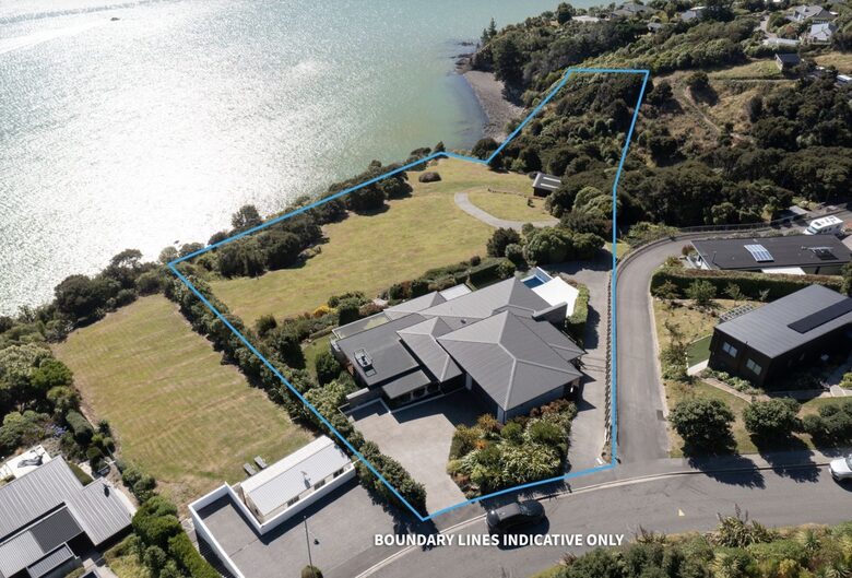 Luxury Robinsons Bay Retreat with Panoramic Harbour Views - Robinsons Bay, New Zealand