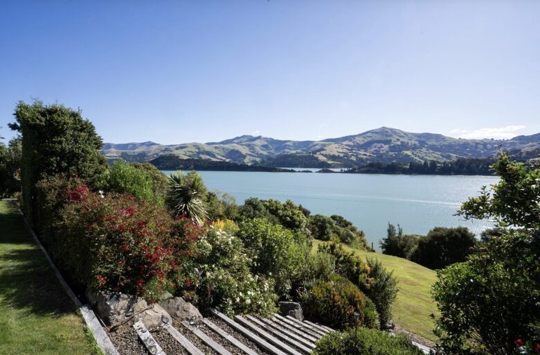 Luxury Robinsons Bay Retreat with Panoramic Harbour Views - Robinsons Bay, New Zealand