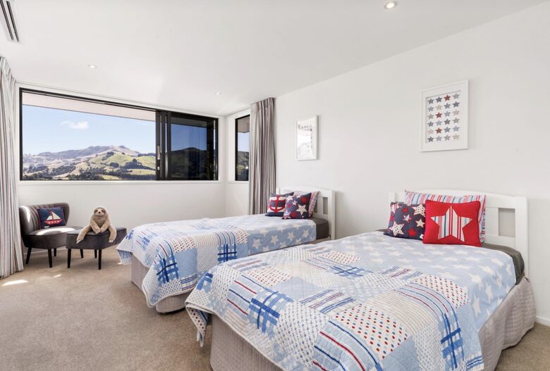 Luxury Robinsons Bay Retreat with Panoramic Harbour Views - Robinsons Bay, New Zealand
