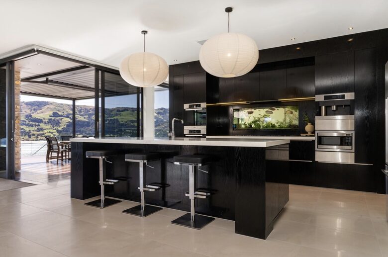 Luxury Robinsons Bay Retreat with Panoramic Harbour Views - Robinsons Bay, New Zealand