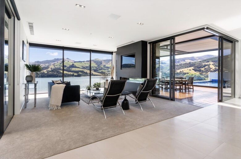 Luxury Robinsons Bay Retreat with Panoramic Harbour Views - Robinsons Bay, New Zealand