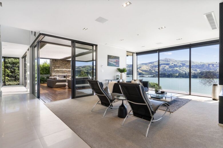 Luxury Robinsons Bay Retreat with Panoramic Harbour Views - Robinsons Bay, New Zealand