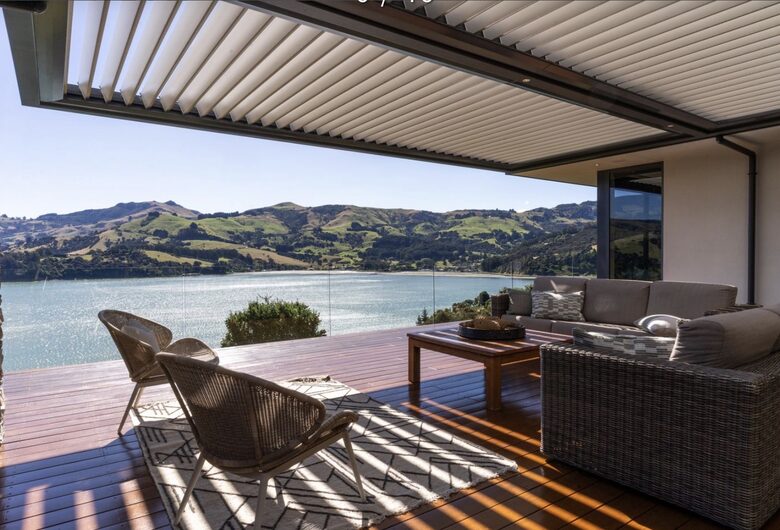 Luxury Robinsons Bay Retreat with Panoramic Harbour Views - Robinsons Bay, New Zealand