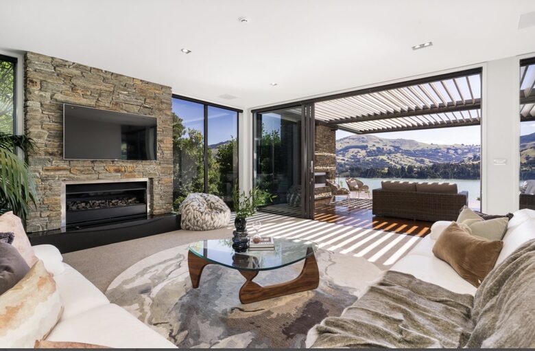 Luxury Robinsons Bay Retreat with Panoramic Harbour Views - Robinsons Bay, New Zealand