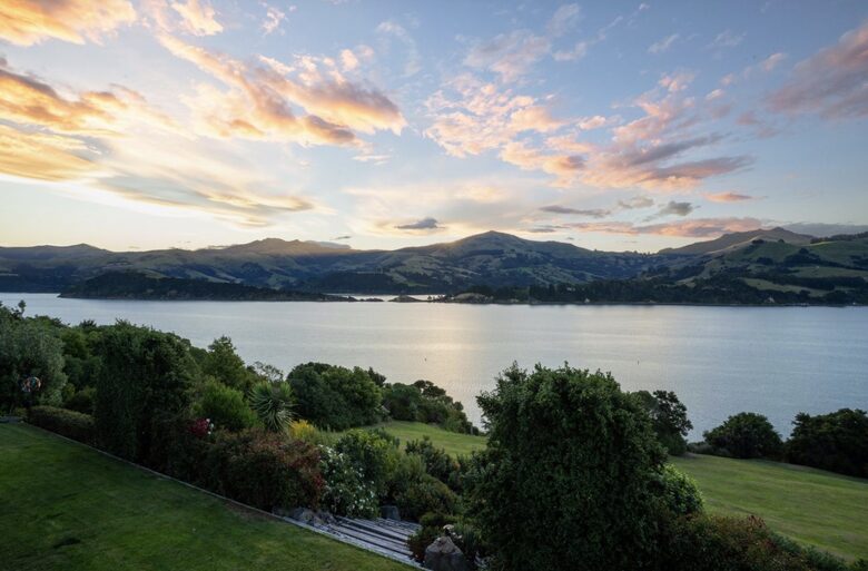 Luxury Robinsons Bay Retreat with Panoramic Harbour Views - Robinsons Bay, New Zealand