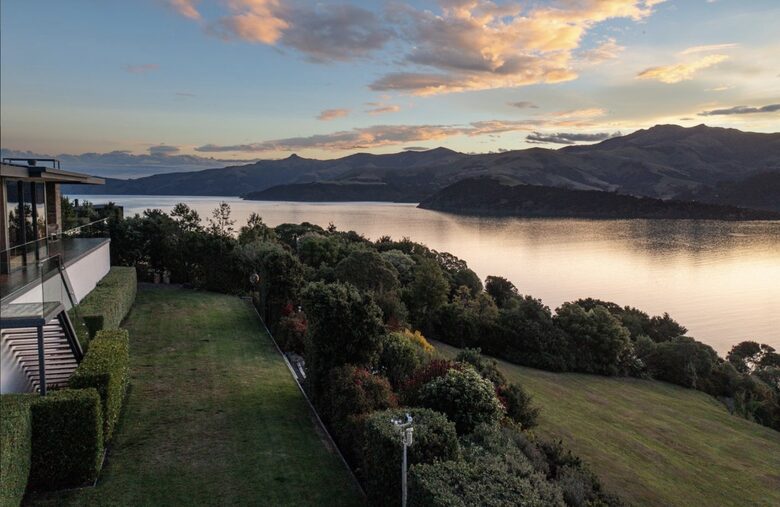 Luxury Robinsons Bay Retreat with Panoramic Harbour Views - Robinsons Bay, New Zealand