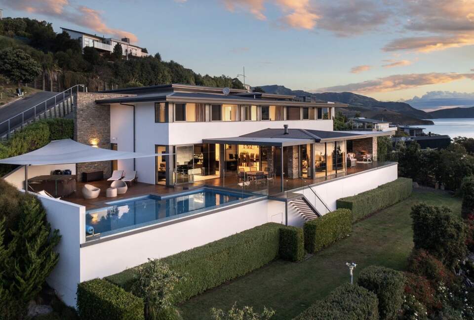 Luxury Robinsons Bay Retreat with Panoramic Harbour Views - Robinsons Bay, New Zealand