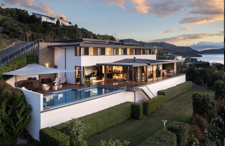 Luxury Robinsons Bay Retreat with Panoramic Harbour Views - Robinsons Bay, New Zealand