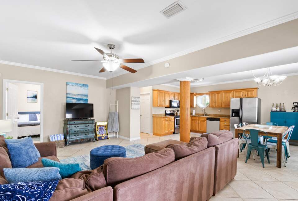 Spacious West Beach Retreat Steps from the Gulf - Gulf Shores, Alabama