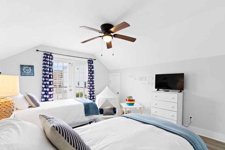 Spacious West Beach Retreat Steps from the Gulf - Gulf Shores, Alabama