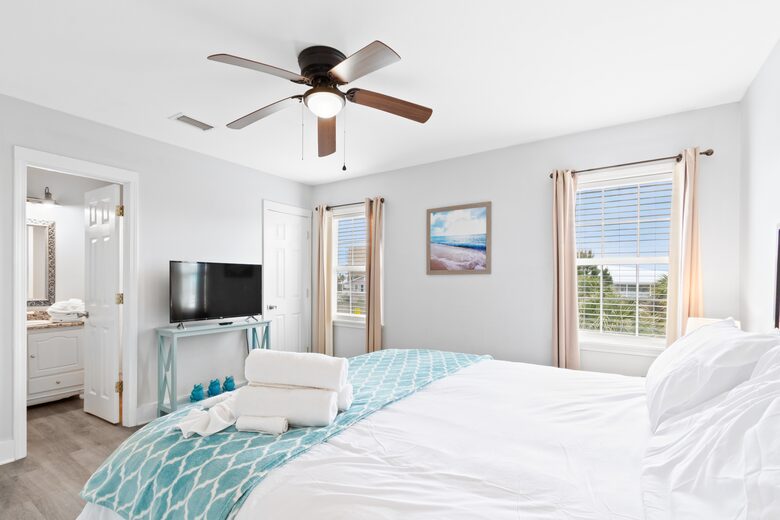 Spacious West Beach Retreat Steps from the Gulf - Gulf Shores, Alabama