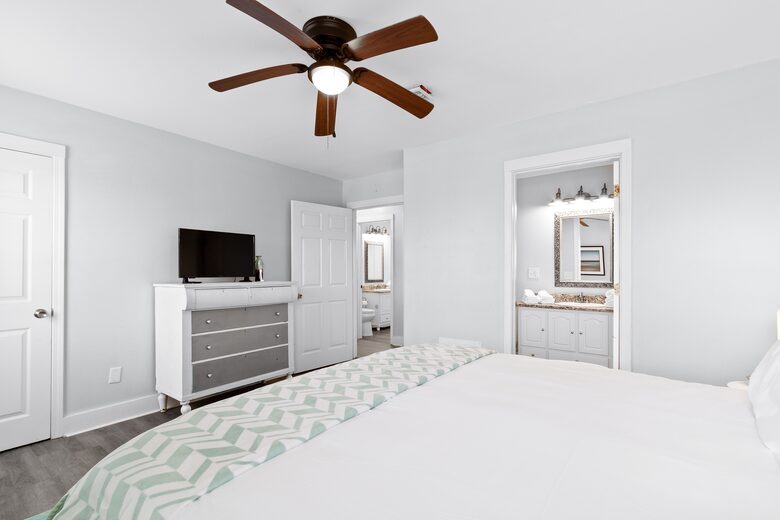 Spacious West Beach Retreat Steps from the Gulf - Gulf Shores, Alabama