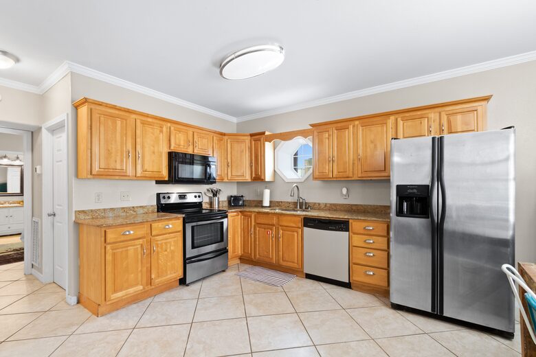 Spacious West Beach Retreat Steps from the Gulf - Gulf Shores, Alabama