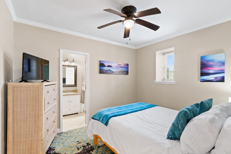 Spacious West Beach Retreat Steps from the Gulf - Gulf Shores, Alabama