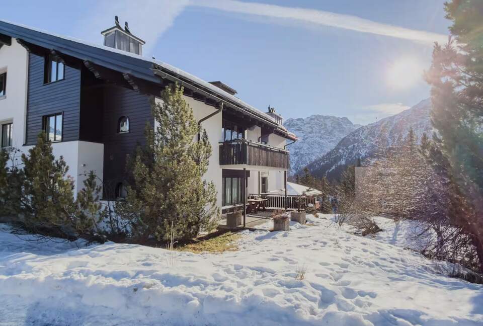 Contemporary Residence in the Swiss Alps - Arosa, Switzerland