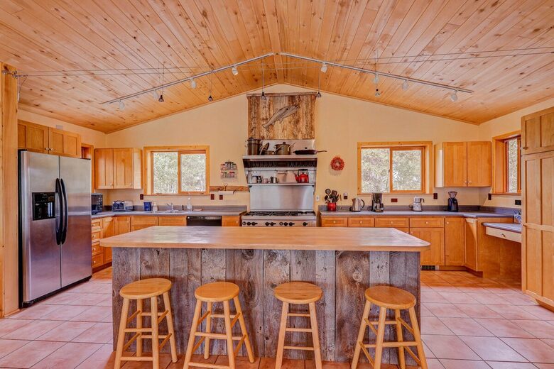 Fairplay Mountain Retreat with Hot Tub Near Breckenridge - Fairplay, Colorado