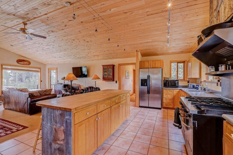 Fairplay Mountain Retreat with Hot Tub Near Breckenridge - Fairplay, Colorado